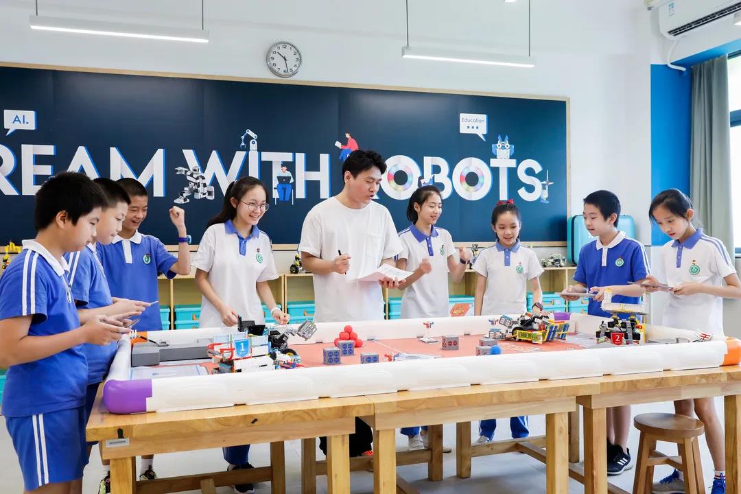 世界机器人大赛入围教育部竞赛白名单，中小学生也能参加“火星探索”